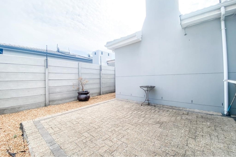To Let 4 Bedroom Property for Rent in Parklands North Western Cape